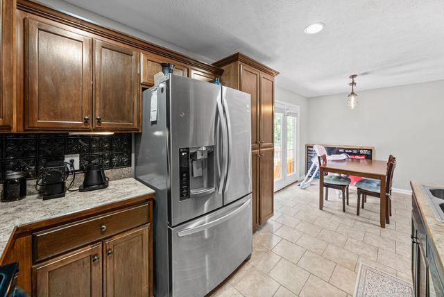 1101 Meachem Dr, Clarksville, TN 37042