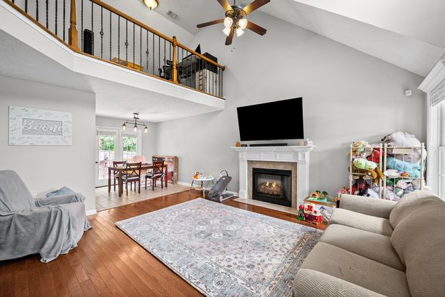 1101 Meachem Dr, Clarksville, TN 37042