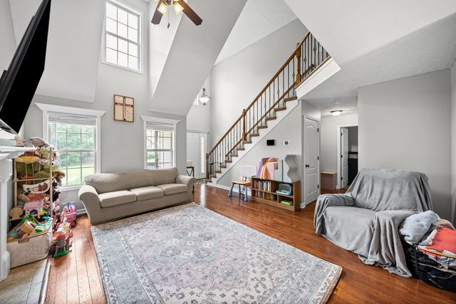 1101 Meachem Dr, Clarksville, TN 37042