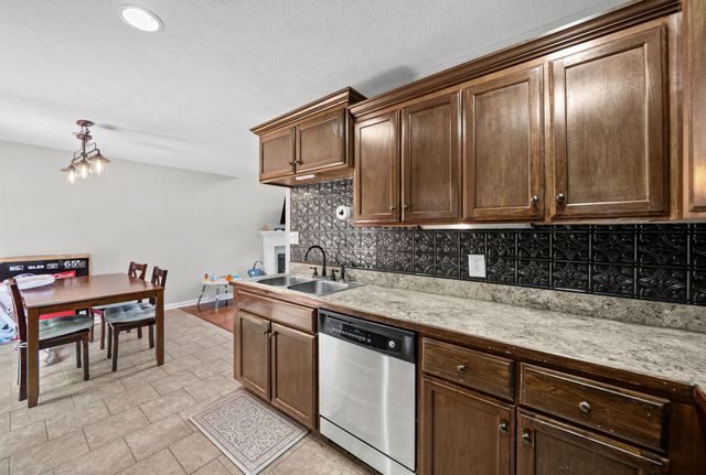 1101 Meachem Dr, Clarksville, TN 37042
