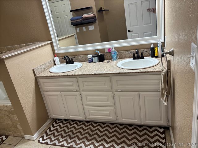 1701 Southern Hills, Ardmore, OK 73401