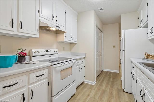 5314 Sloane SQ, Williamsburg, VA 23188