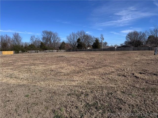 E Kenwood, Siloam Springs, AR 72761