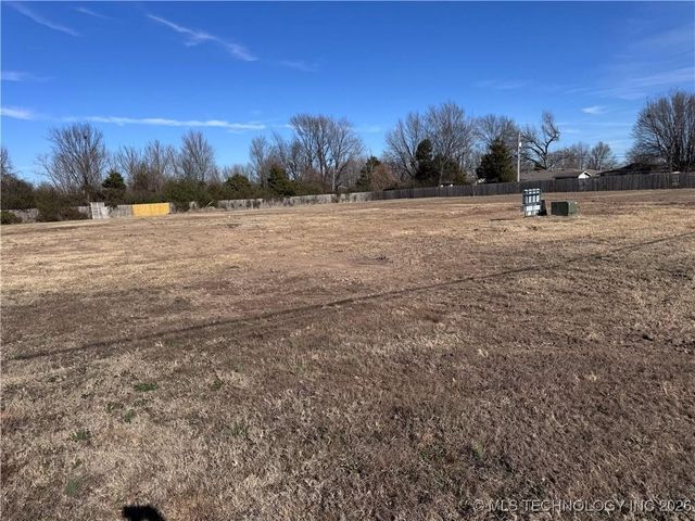 E Kenwood, Siloam Springs, AR 72761