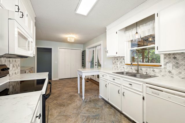 605 Gib Drive, Manning, SC 29102