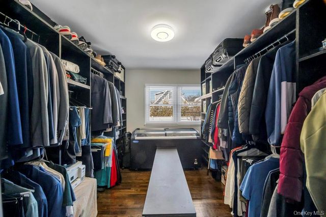 460 Roquette Avenue, Floral Park, NY 11001