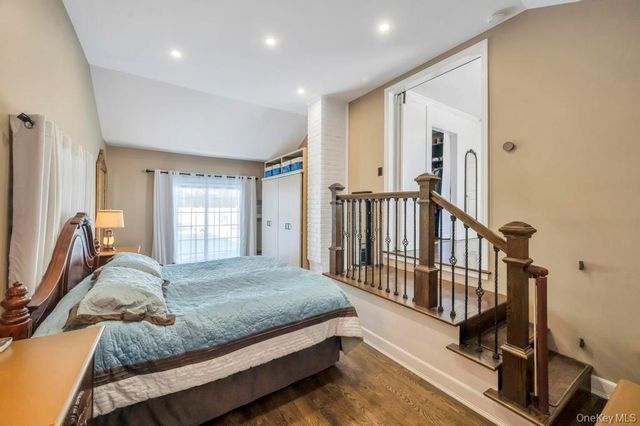 460 Roquette Avenue, Floral Park, NY 11001