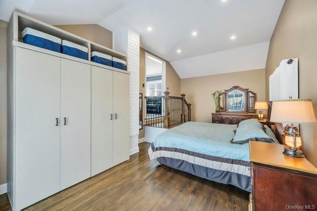 460 Roquette Avenue, Floral Park, NY 11001