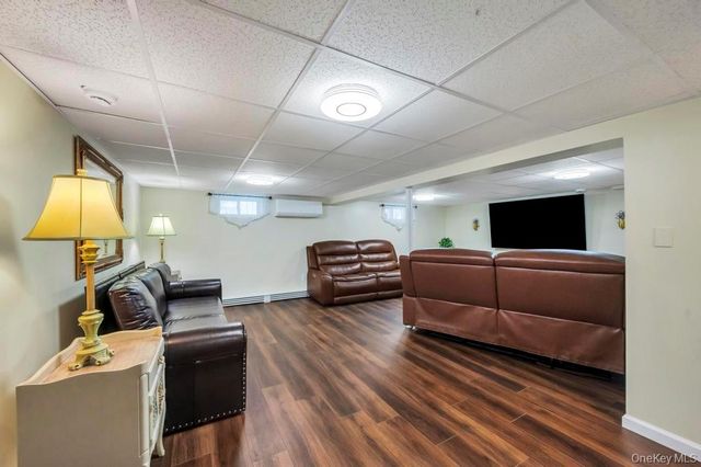 460 Roquette Avenue, Floral Park, NY 11001