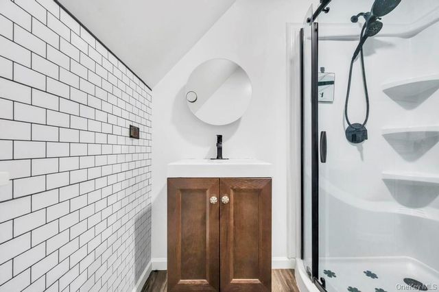 460 Roquette Avenue, Floral Park, NY 11001