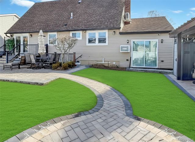 460 Roquette Avenue, Floral Park, NY 11001