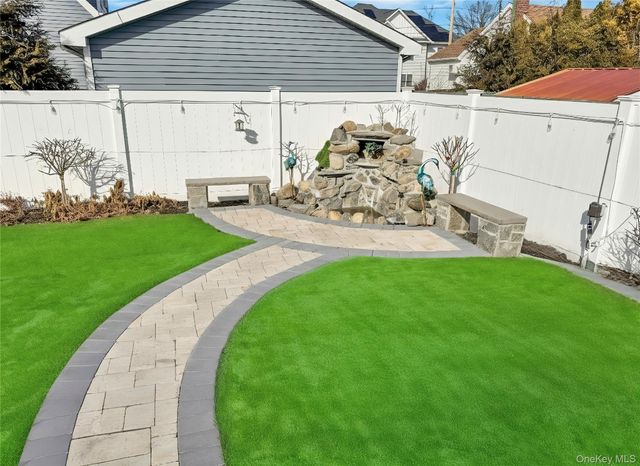 460 Roquette Avenue, Floral Park, NY 11001