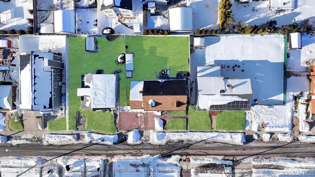 460 Roquette Avenue, Floral Park, NY 11001