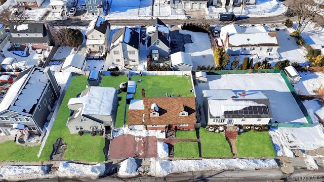 460 Roquette Avenue, Floral Park, NY 11001