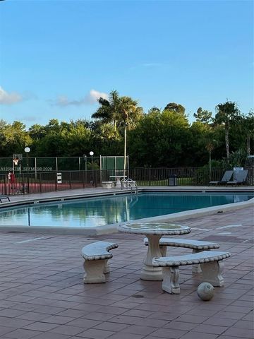 6950 Miami Gardens Drive 2-312A, Hialeah, FL 33015