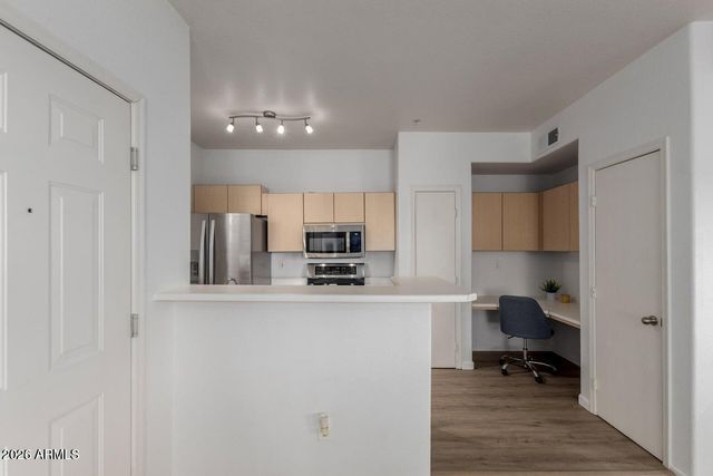 1720 E THUNDERBIRD Road 2118, Phoenix, AZ 85022