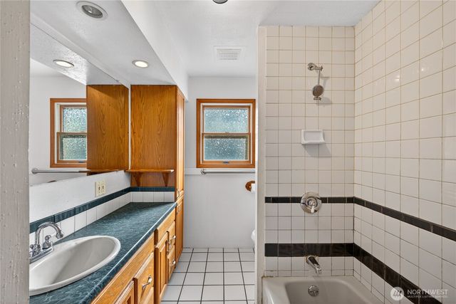 403 E Spruce Street, Mount Vernon, WA 98273