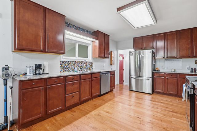 10 Waverly Court, Davenport, IA 52804