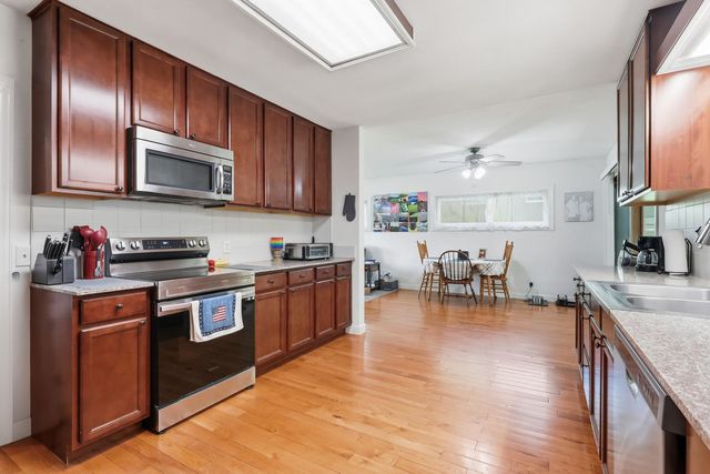 10 Waverly Court, Davenport, IA 52804