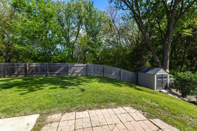10 Waverly Court, Davenport, IA 52804