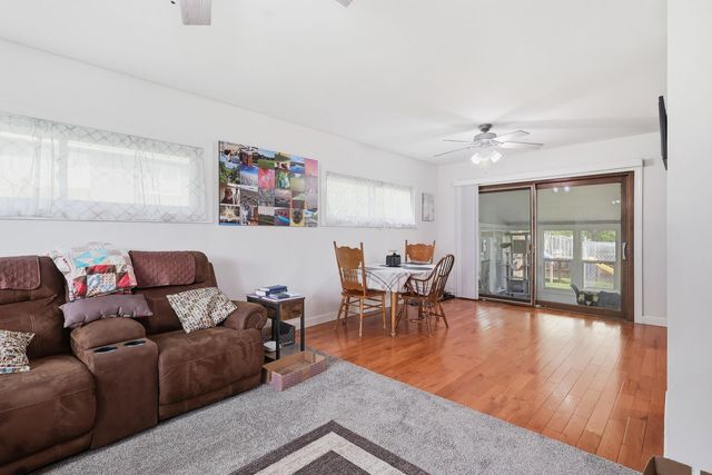 10 Waverly Court, Davenport, IA 52804