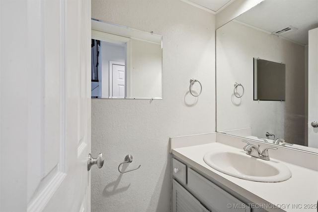 6326 E 89th Place 1006, Tulsa, OK 74137