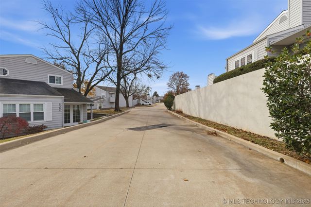 6326 E 89th Place 1006, Tulsa, OK 74137