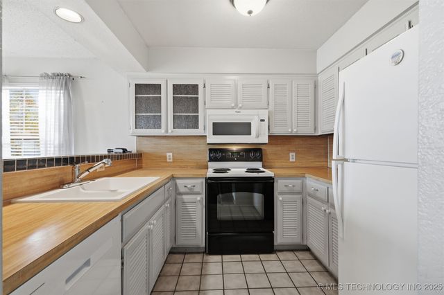 6326 E 89th Place 1006, Tulsa, OK 74137