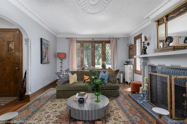 1377 Harvard Road, Grosse Pointe Park, MI 48230