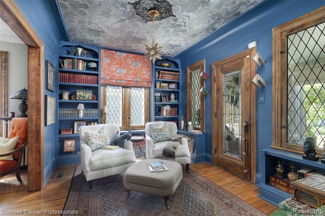 1377 Harvard Road, Grosse Pointe Park, MI 48230