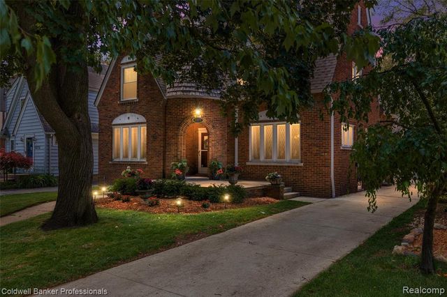 1377 Harvard Road, Grosse Pointe Park, MI 48230