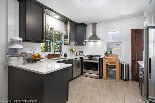 1377 Harvard Road, Grosse Pointe Park, MI 48230