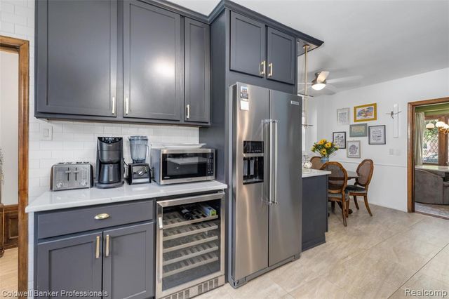 1377 Harvard Road, Grosse Pointe Park, MI 48230