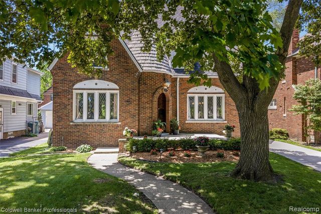 1377 Harvard Road, Grosse Pointe Park, MI 48230