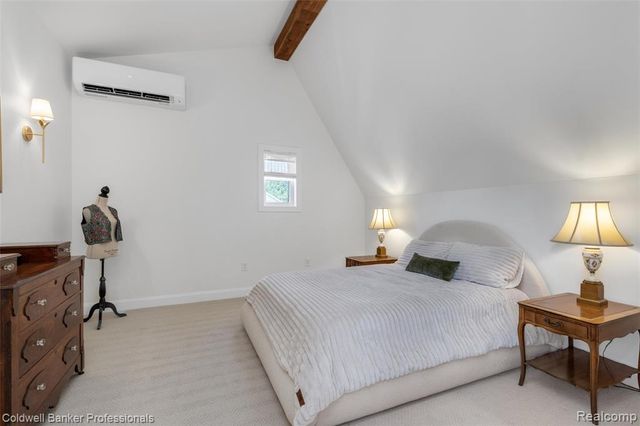 1377 Harvard Road, Grosse Pointe Park, MI 48230