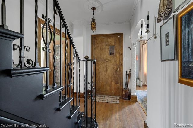 1377 Harvard Road, Grosse Pointe Park, MI 48230