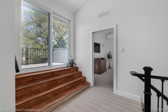 1377 Harvard Road, Grosse Pointe Park, MI 48230