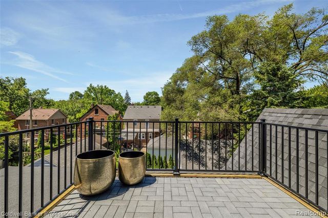 1377 Harvard Road, Grosse Pointe Park, MI 48230