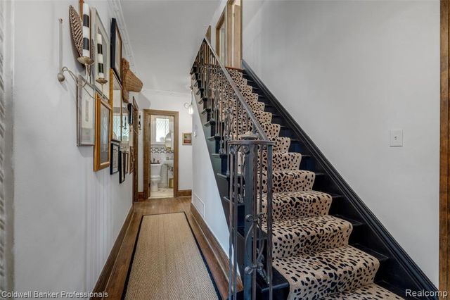1377 Harvard Road, Grosse Pointe Park, MI 48230