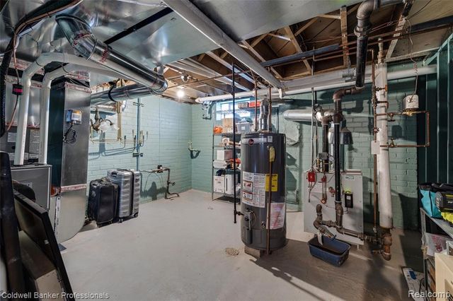 1377 Harvard Road, Grosse Pointe Park, MI 48230