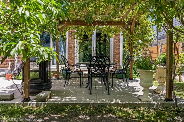 1377 Harvard Road, Grosse Pointe Park, MI 48230