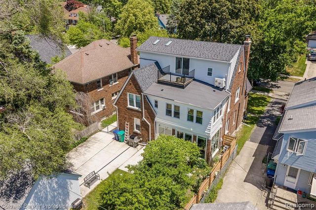 1377 Harvard Road, Grosse Pointe Park, MI 48230
