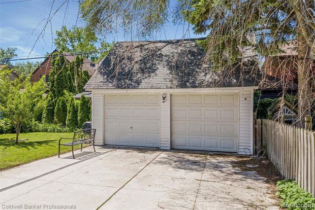 1377 Harvard Road, Grosse Pointe Park, MI 48230