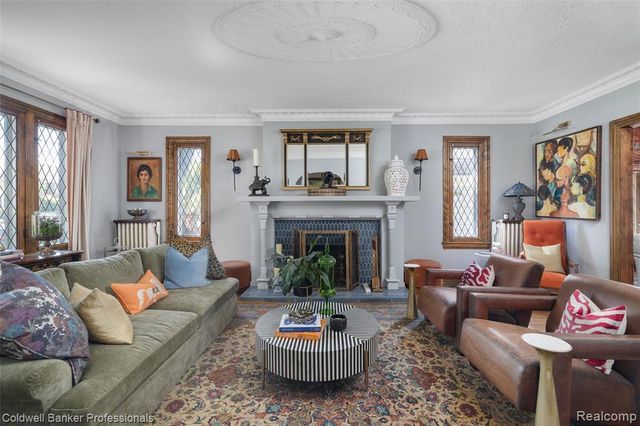1377 Harvard Road, Grosse Pointe Park, MI 48230