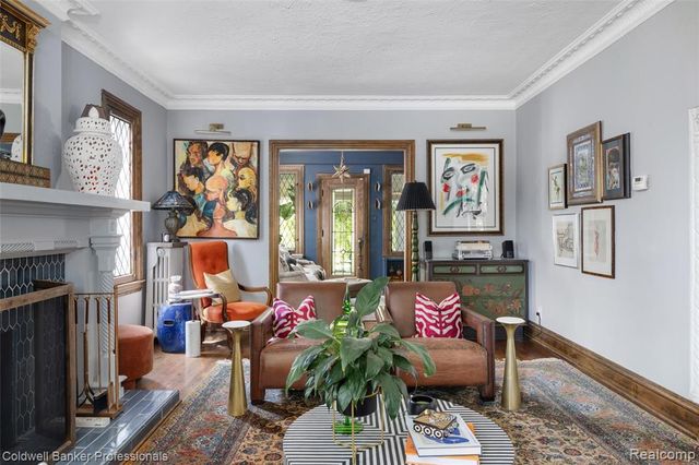 1377 Harvard Road, Grosse Pointe Park, MI 48230