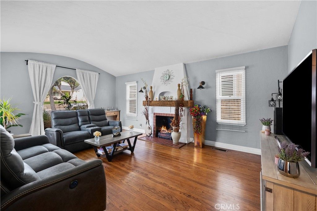 1010 E Santa Anita, Burbank, CA 91501 — photo 4