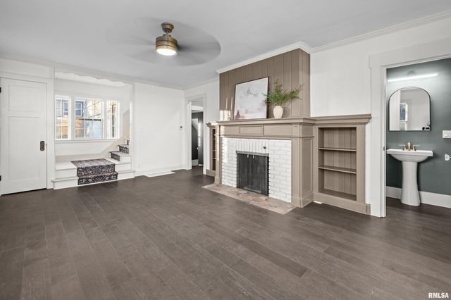 204 GREENWOOD Avenue, Bettendorf, IA 52722