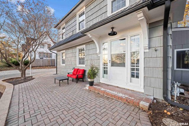 204 GREENWOOD Avenue, Bettendorf, IA 52722