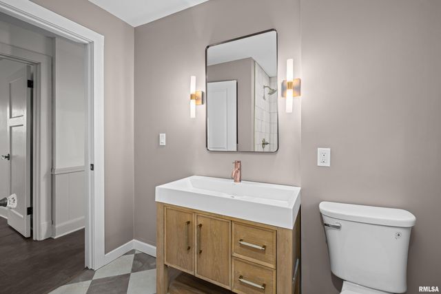 204 GREENWOOD Avenue, Bettendorf, IA 52722