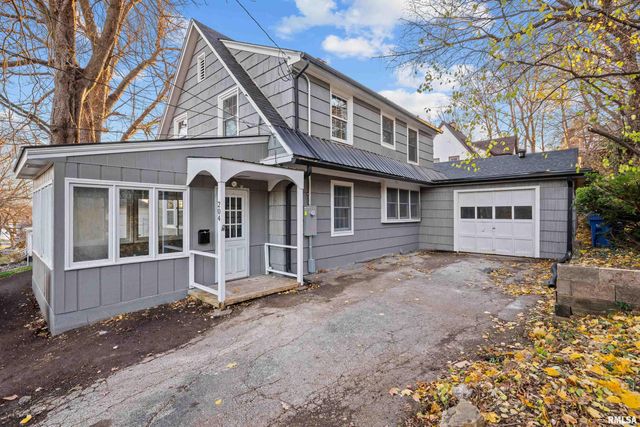 204 GREENWOOD Avenue, Bettendorf, IA 52722